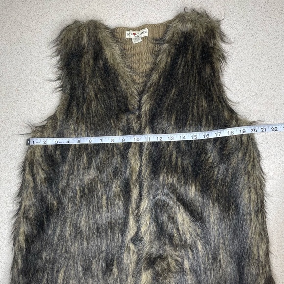 Boutique Faux Fur Vest by Live Change Size XL - Picture 6 of 10